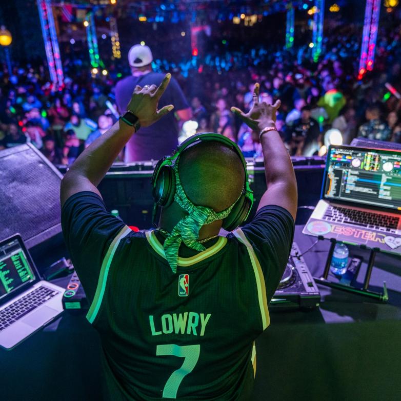 DJ using Serato DJ Pro in a live venue