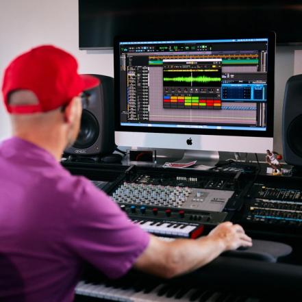 Record Producer and Songwriter Jake One using Serato Sample