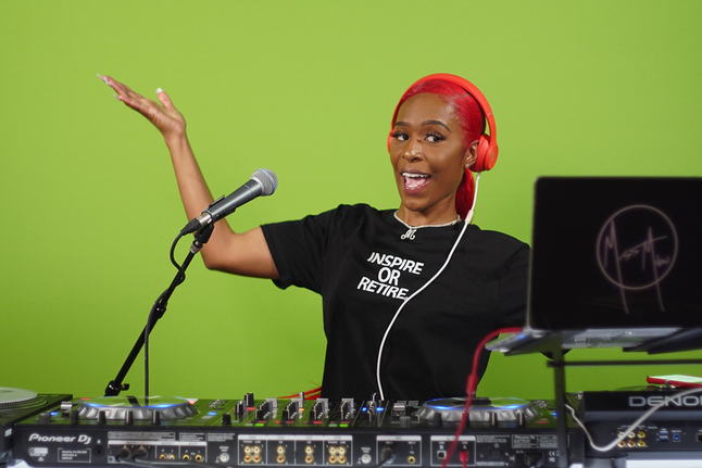 Dj Miss Milan live streaming with Serato DJ Pro